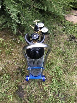 Баллон углекислотный НОВЫЙ (CO2) V-10л на тачке (подставке) и с редуктором баллонным углекислотным (производства Китай)